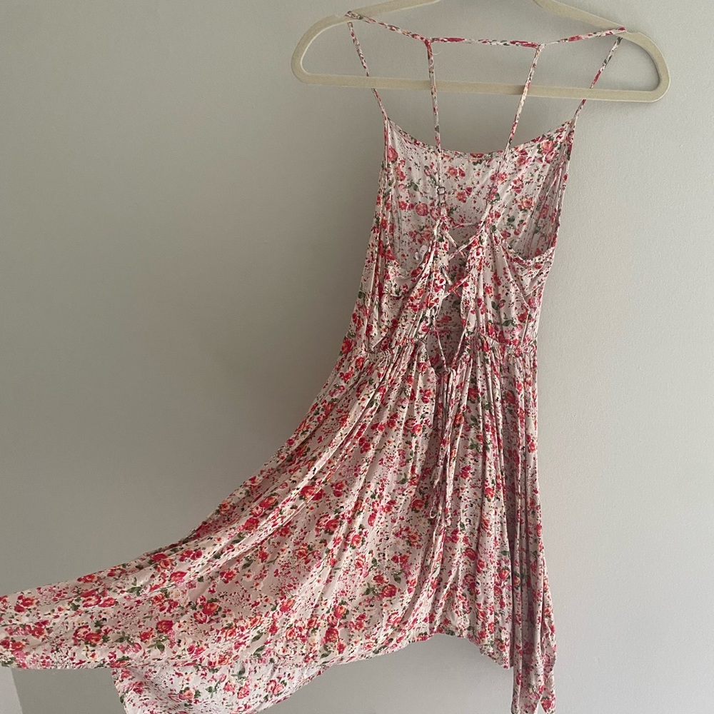 ✨En Cremé floral spaghetti strap dress✨